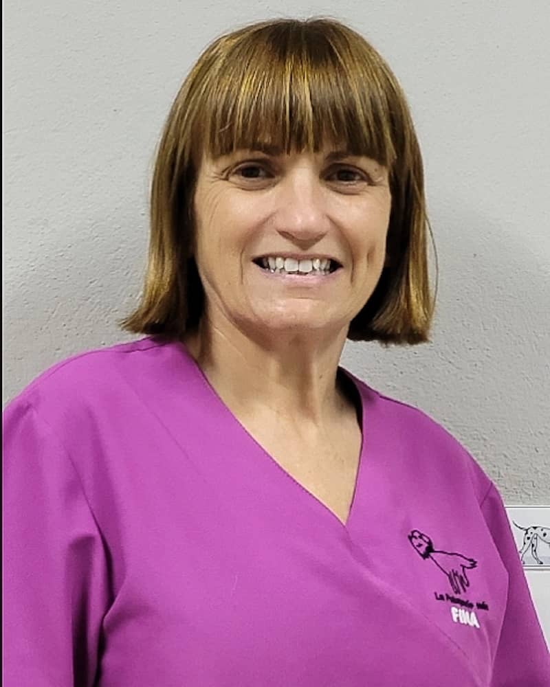 Josefina Covas, peluquera en la clínica veterinaria Cas Menescal